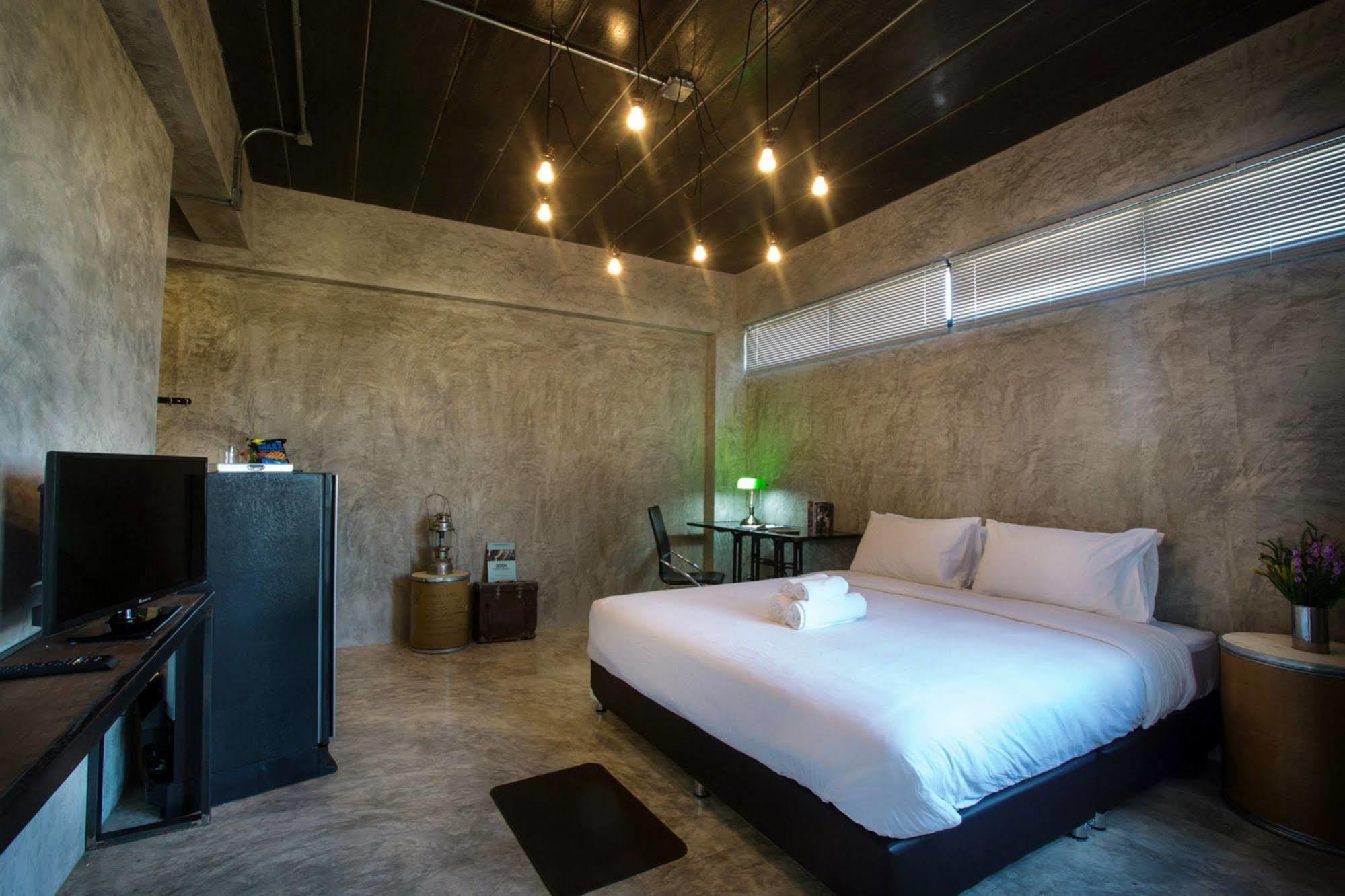 Rumpai Loft Habitat Chiang Mai Exterior photo
